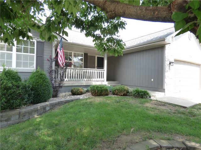1716 Black Bear Court, Raymore, MO 64083