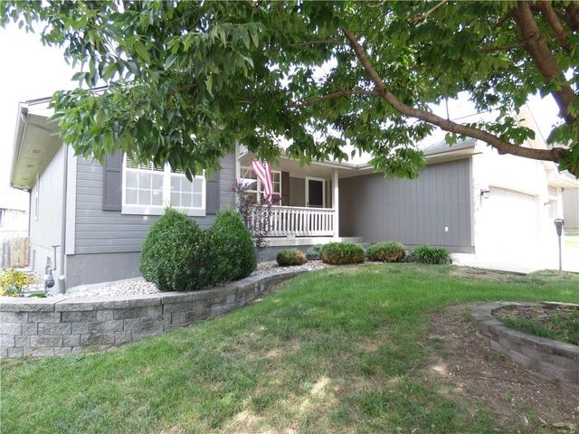 1716 Black Bear Court, Raymore, MO 64083