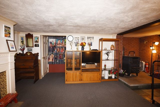 696 Summer, Rockland, MA 02370