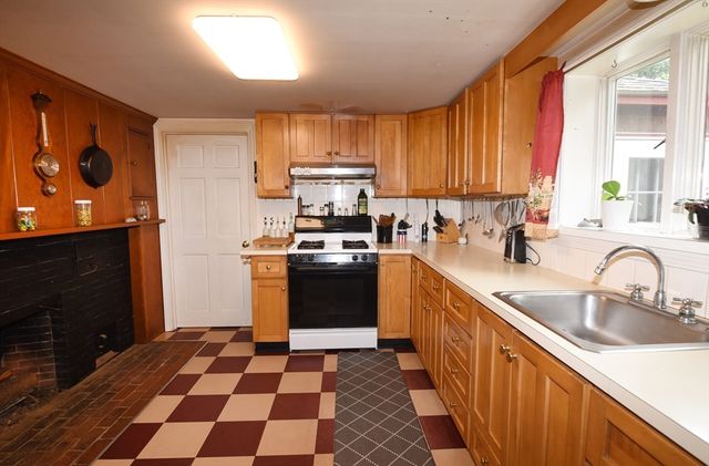 696 Summer, Rockland, MA 02370