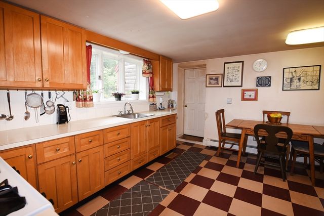 696 Summer, Rockland, MA 02370