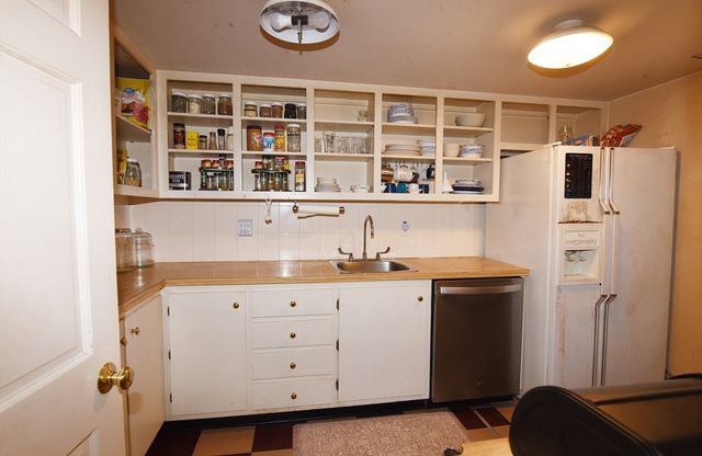 696 Summer, Rockland, MA 02370