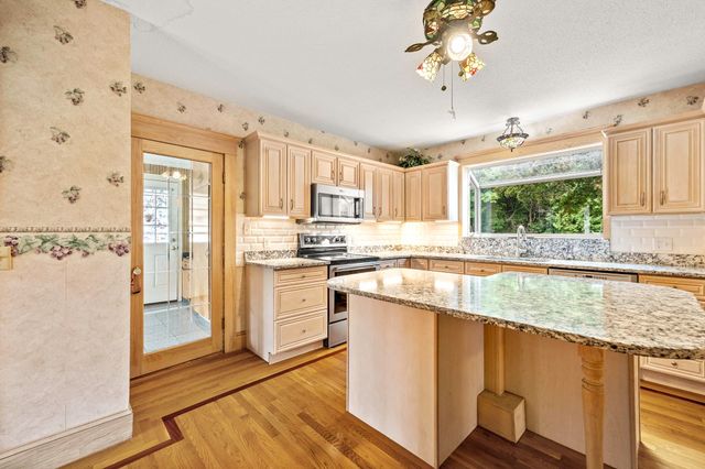 69 East St, South Hadley, MA 01075