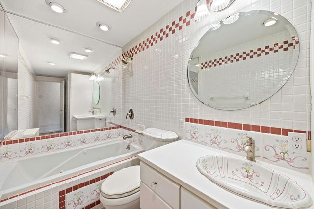 69 East St, South Hadley, MA 01075