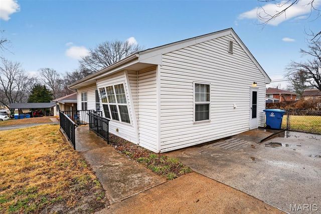 1209 Northdale Avenue, St Louis, MO 63138