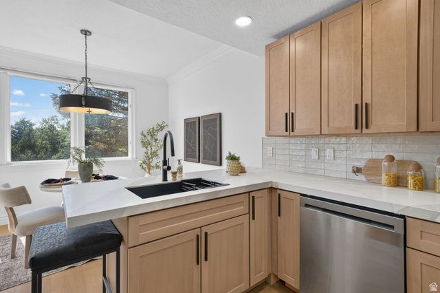 4768 S RUTH MEADOWS CV, Millcreek, UT 84117