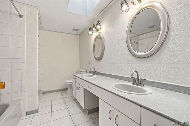 5553 Hidden Pines Court, Clarence, NY 14221
