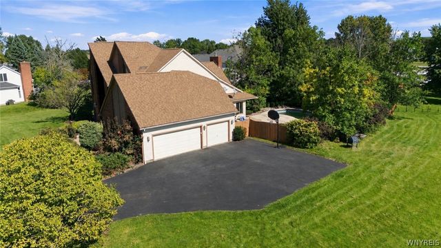 5553 Hidden Pines Court, Clarence, NY 14221