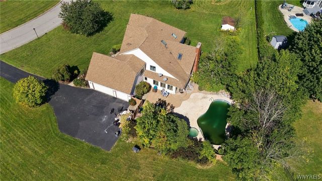 5553 Hidden Pines Court, Clarence, NY 14221