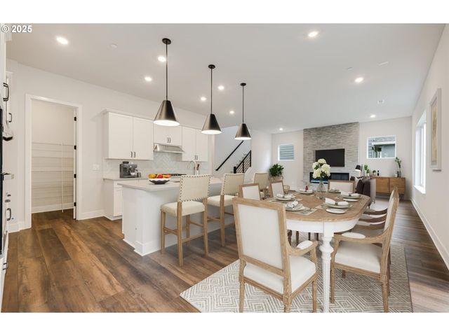 364 W MAPLE St, Washougal, WA 98671