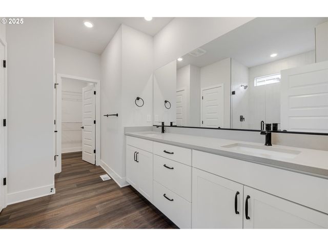 364 W MAPLE St, Washougal, WA 98671