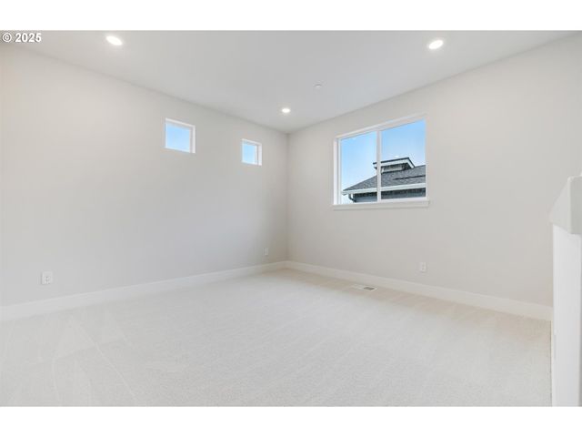 364 W MAPLE St, Washougal, WA 98671
