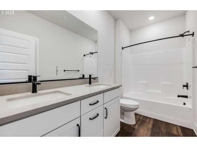364 W MAPLE St, Washougal, WA 98671