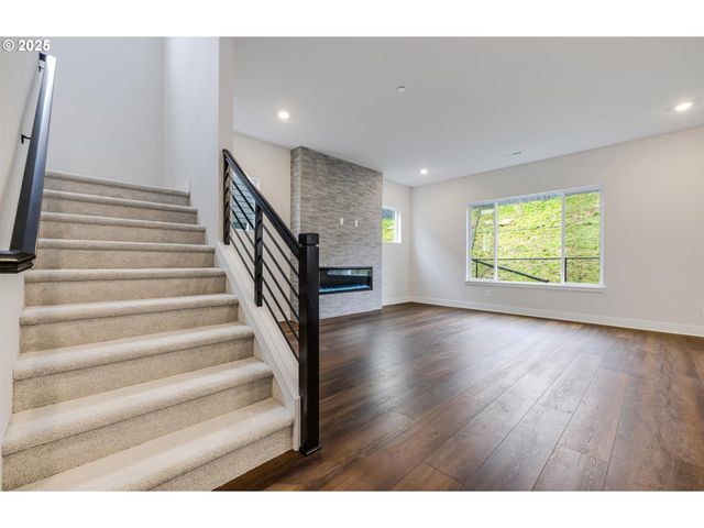 364 W MAPLE St, Washougal, WA 98671