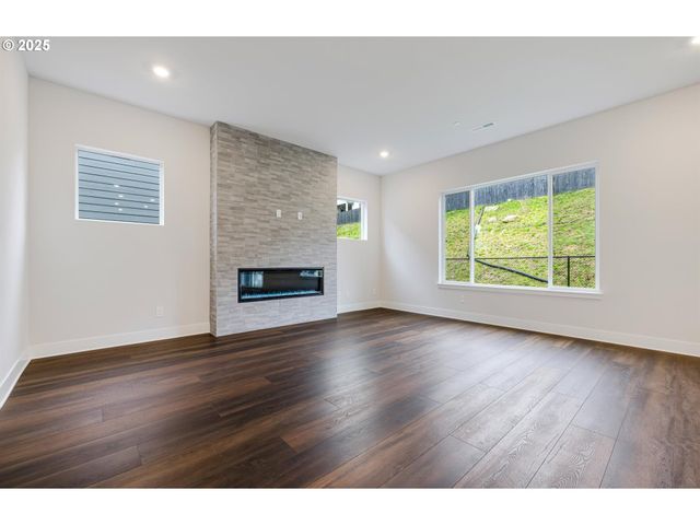 364 W MAPLE St, Washougal, WA 98671