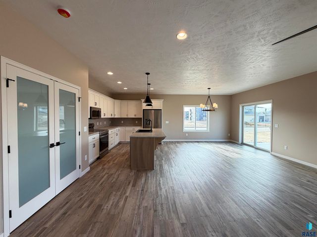 5931 S Spirea Ave Avenue, Sioux Falls, SD 57108