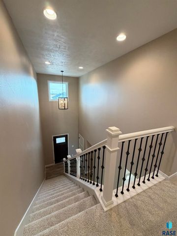 5931 S Spirea Ave Avenue, Sioux Falls, SD 57108