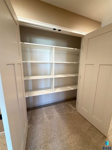 5931 S Spirea Ave Avenue, Sioux Falls, SD 57108