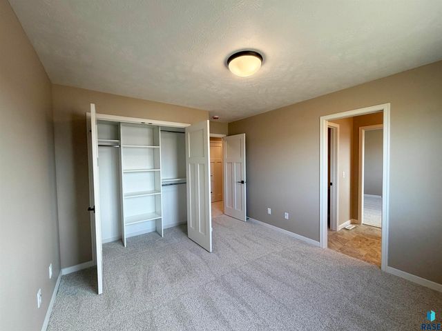 5931 S Spirea Ave Avenue, Sioux Falls, SD 57108