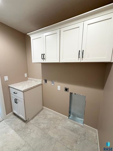 5931 S Spirea Ave Avenue, Sioux Falls, SD 57108