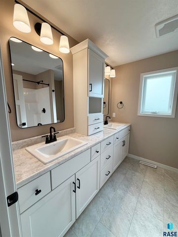 5931 S Spirea Ave Avenue, Sioux Falls, SD 57108