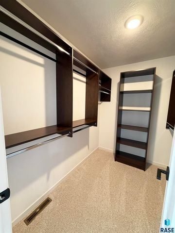 5931 S Spirea Ave Avenue, Sioux Falls, SD 57108