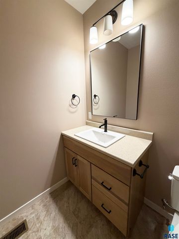 5931 S Spirea Ave Avenue, Sioux Falls, SD 57108