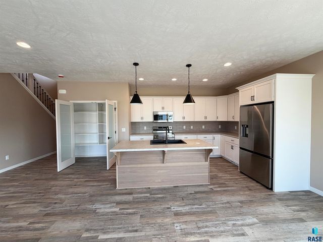 5931 S Spirea Ave Avenue, Sioux Falls, SD 57108