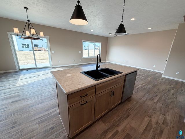 5931 S Spirea Ave Avenue, Sioux Falls, SD 57108