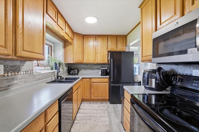 S107W19883 Shore DRIVE, Muskego, WI 53150