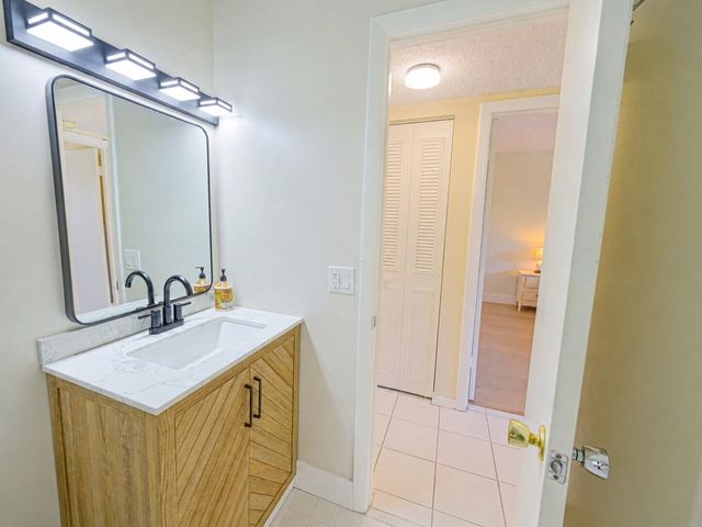 632 SNUG HARBOR Drive D18, Boynton Beach, FL 33435