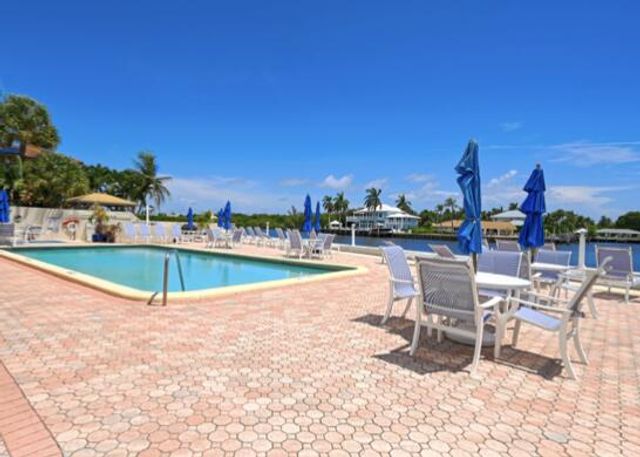 632 SNUG HARBOR Drive D18, Boynton Beach, FL 33435
