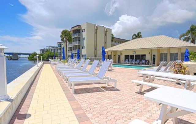 632 SNUG HARBOR Drive D18, Boynton Beach, FL 33435