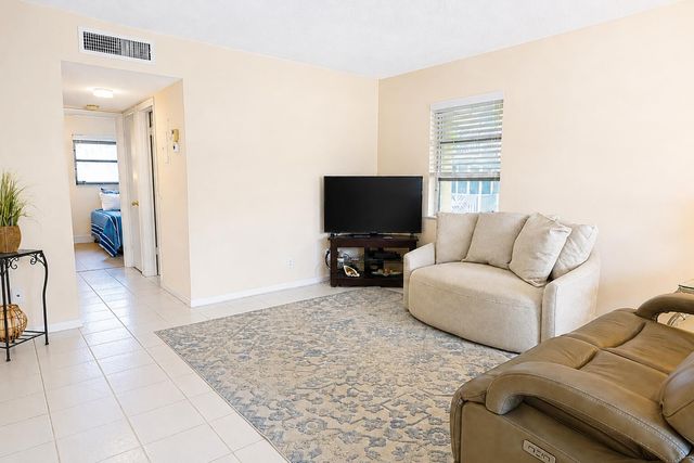 632 SNUG HARBOR Drive D18, Boynton Beach, FL 33435