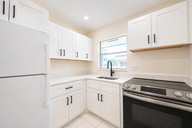 632 SNUG HARBOR Drive D18, Boynton Beach, FL 33435