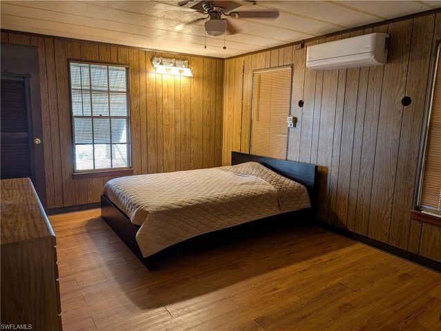 807 Holly Berry CT, North Fort Myers, FL 33917