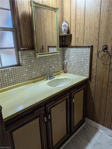 807 Holly Berry CT, North Fort Myers, FL 33917