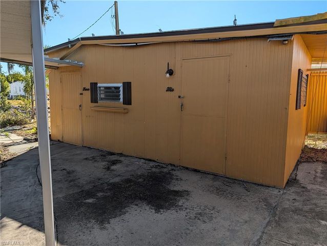 807 Holly Berry CT, North Fort Myers, FL 33917