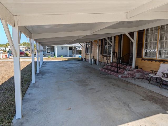 807 Holly Berry CT, North Fort Myers, FL 33917