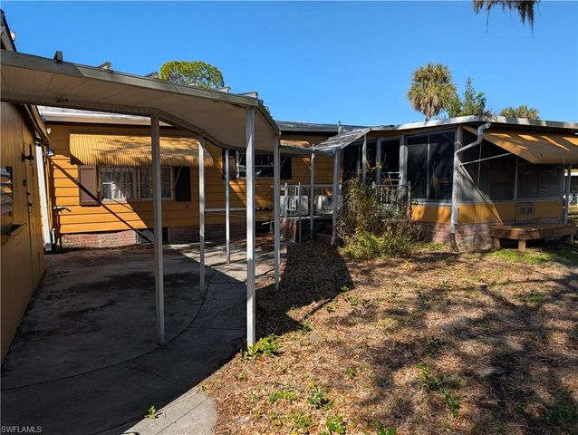 807 Holly Berry CT, North Fort Myers, FL 33917