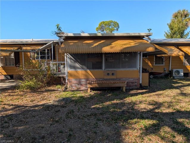 807 Holly Berry CT, North Fort Myers, FL 33917