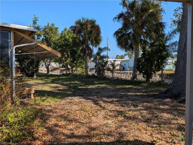 807 Holly Berry CT, North Fort Myers, FL 33917