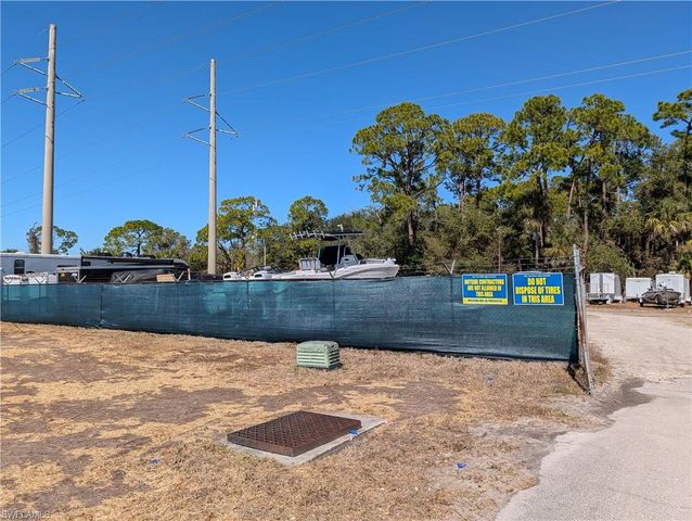 807 Holly Berry CT, North Fort Myers, FL 33917