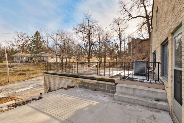 5000 Pleasant Street, Des Moines, IA 50312