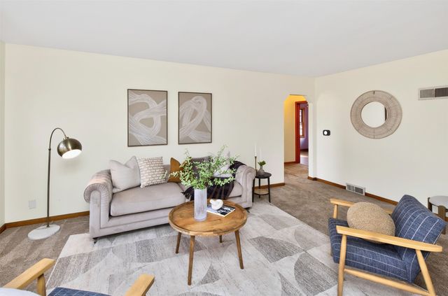 5000 Pleasant Street, Des Moines, IA 50312