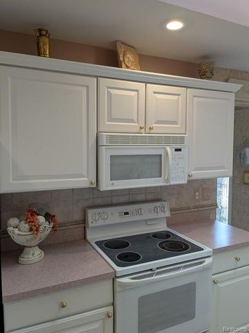 48659 Sundance Court 159, Utica, MI 48315