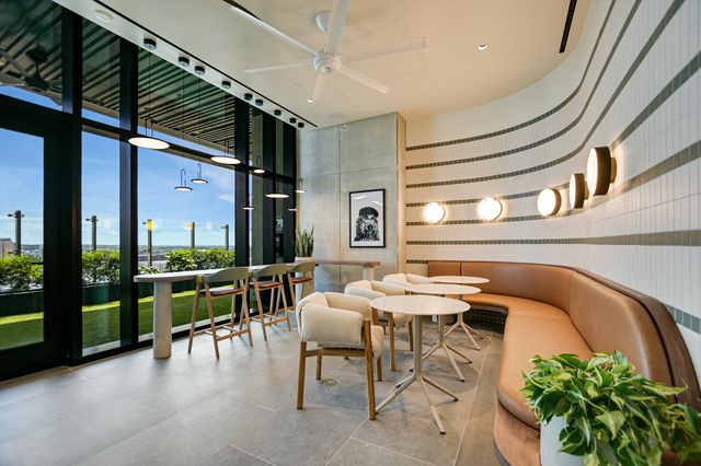 610 Davis ST 2304, Austin, TX 78701