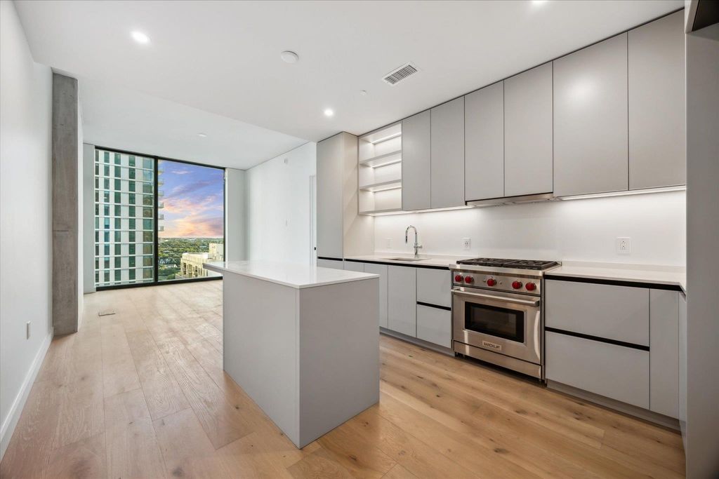 610 Davis ST 2304, Austin, TX 78701