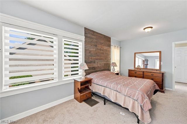 4651 E Lake Road, Sheffield Lake, OH 44054