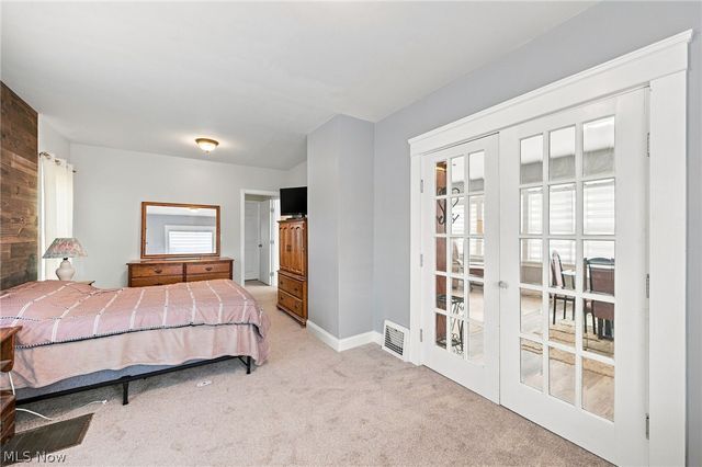 4651 E Lake Road, Sheffield Lake, OH 44054